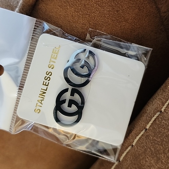 COPY - Women's GG design! Silver tone stud earrings. New - Picture 1 of 3